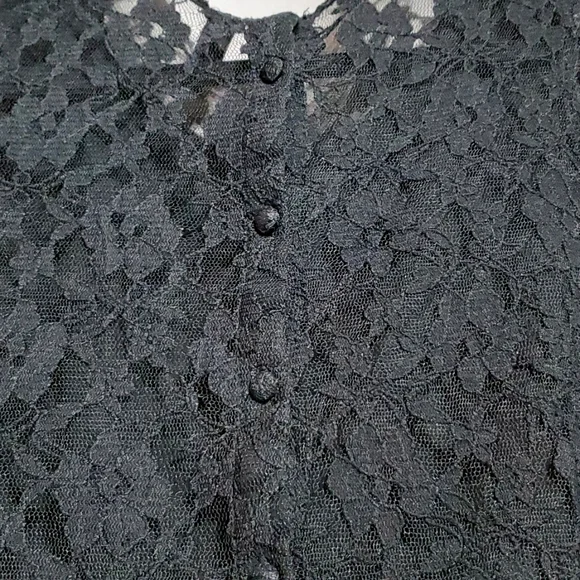Divided Black Lace Blouse - Picture 3 of 9